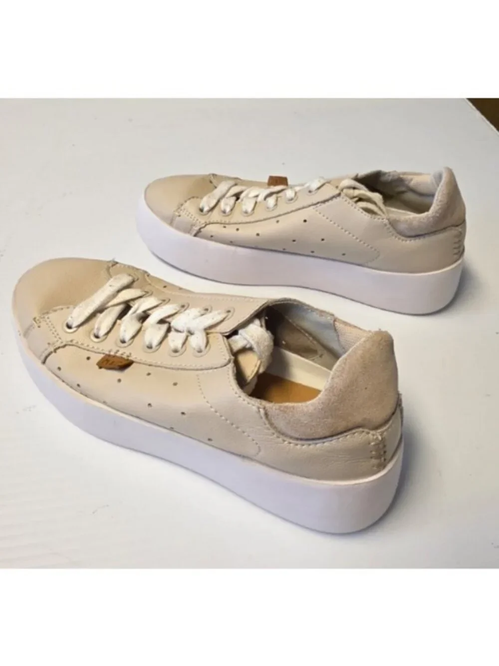 Outwoods Shauna-1 White Lace Up Sneakers Women's Size 8 Musse & Cloud